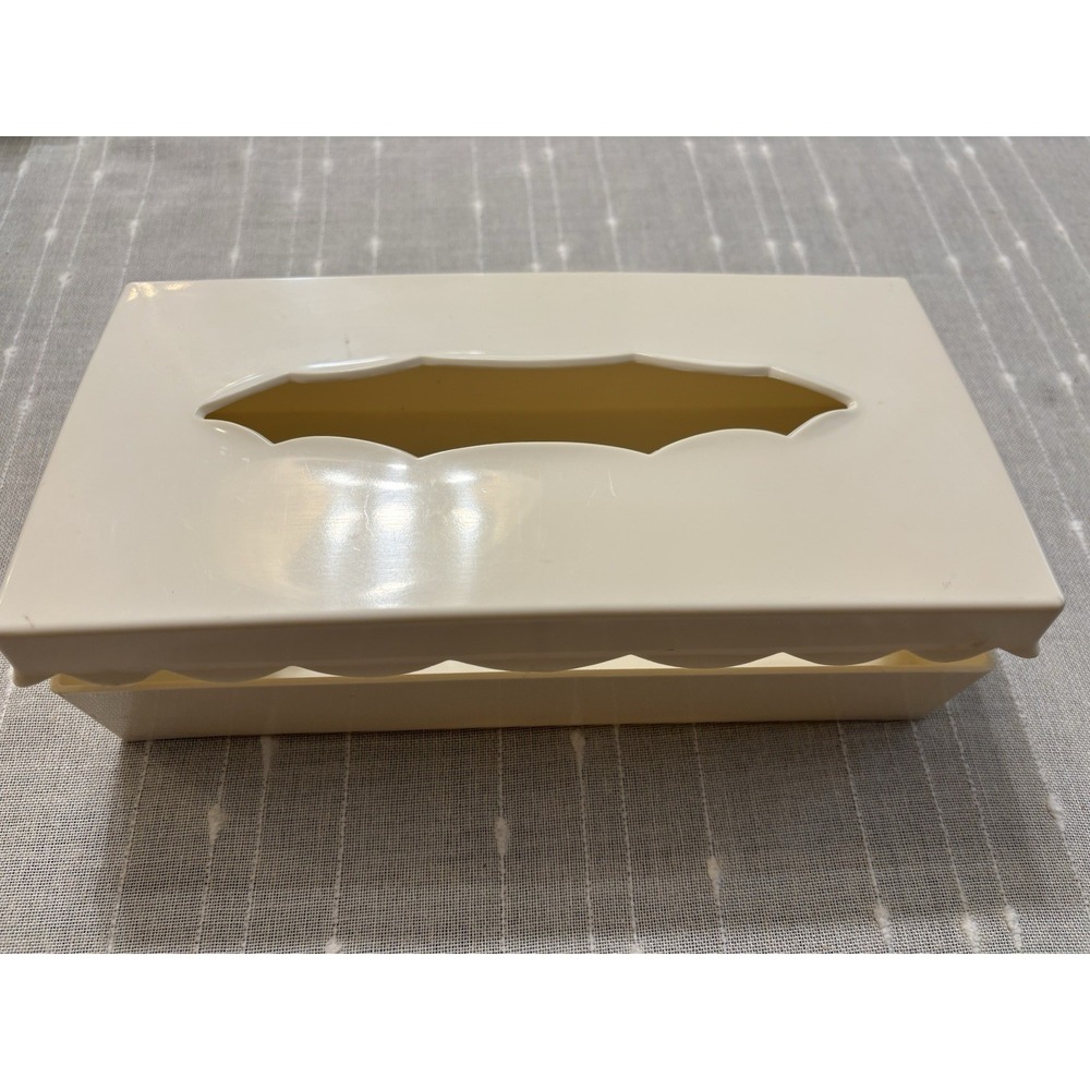 Vintage Wolff NY USA Made Plastic Tissue Box Holder Lid Scalloped Edges EUC